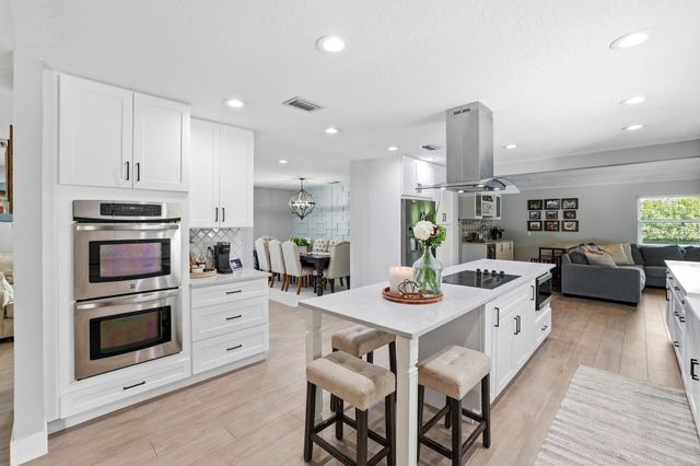 624 Whippoorwill Row, West Palm Beach, FL 33411