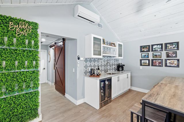 624 Whippoorwill Row, West Palm Beach, FL 33411