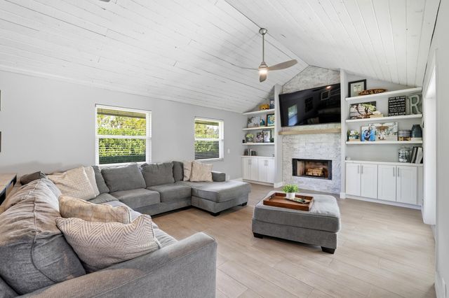 624 Whippoorwill Row, West Palm Beach, FL 33411