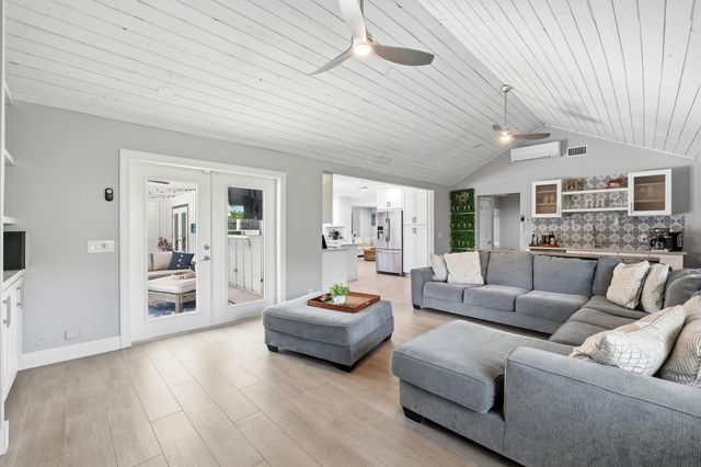 624 Whippoorwill Row, West Palm Beach, FL 33411