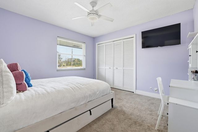 624 Whippoorwill Row, West Palm Beach, FL 33411