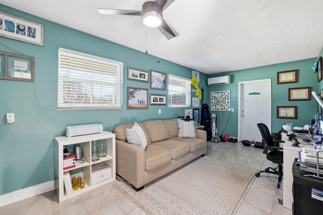 624 Whippoorwill Row, West Palm Beach, FL 33411