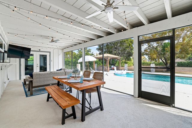 624 Whippoorwill Row, West Palm Beach, FL 33411