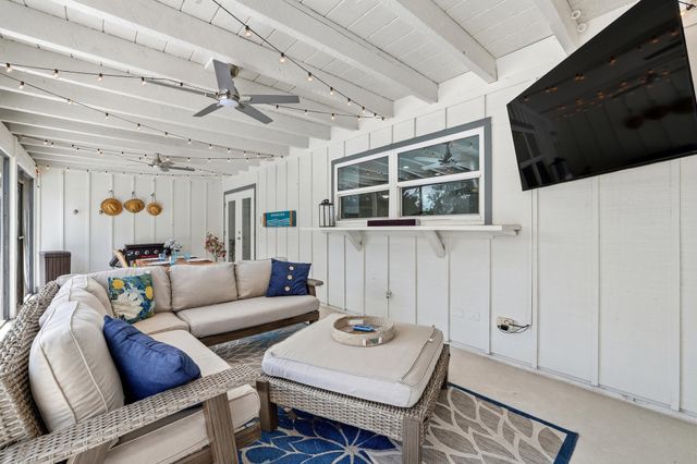 624 Whippoorwill Row, West Palm Beach, FL 33411