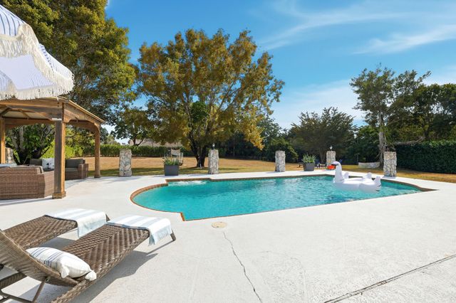 624 Whippoorwill Row, West Palm Beach, FL 33411