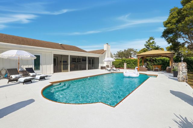 624 Whippoorwill Row, West Palm Beach, FL 33411