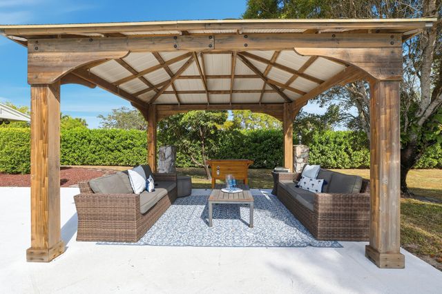 624 Whippoorwill Row, West Palm Beach, FL 33411