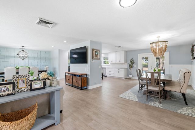 624 Whippoorwill Row, West Palm Beach, FL 33411