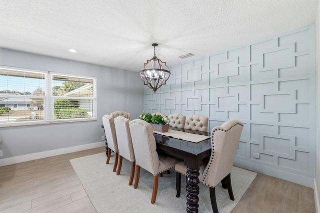 624 Whippoorwill Row, West Palm Beach, FL 33411