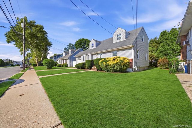 27 Hapsburg Place, Hempstead, NY 11550