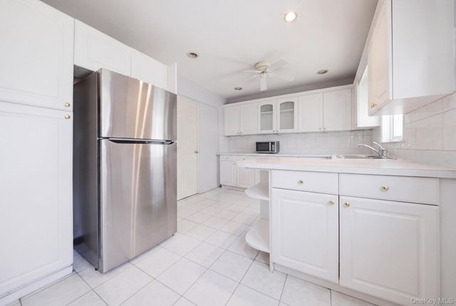27 Hapsburg Place, Hempstead, NY 11550