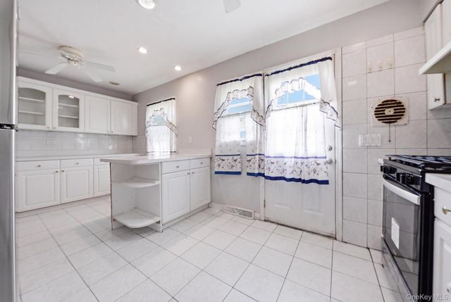 27 Hapsburg Place, Hempstead, NY 11550