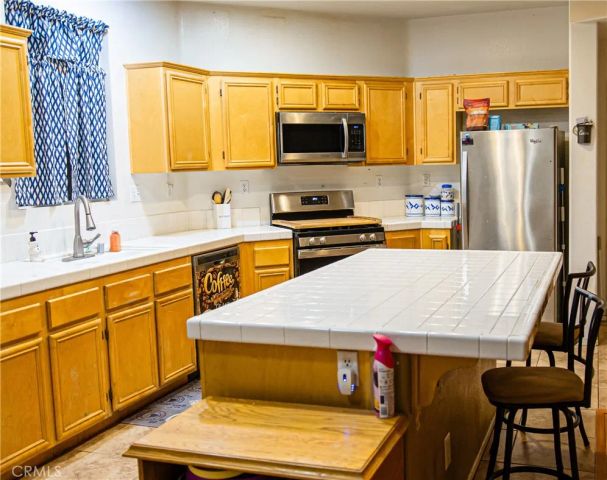 13687 Dellwood Road, Victorville, CA 92392