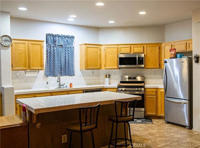 13687 Dellwood Road, Victorville, CA 92392