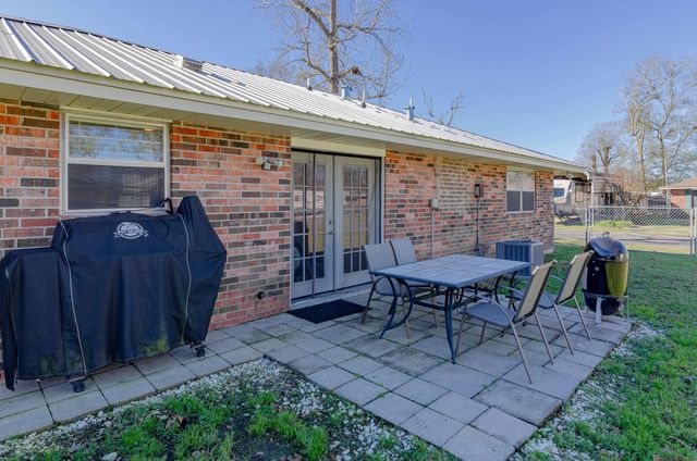 701 Kennedy Ave, Denham Springs, LA 70726