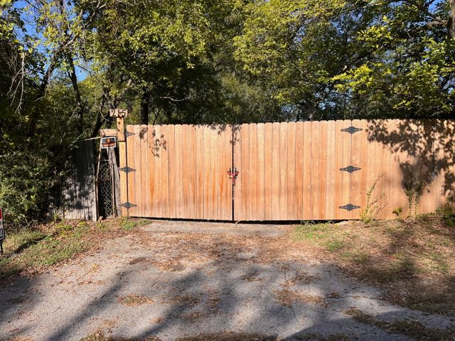 215 N Houston School Road, Lancaster, TX 75146