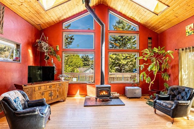 8102 Silva Avenue SE, Snoqualmie, WA 98065