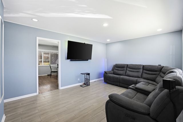 205 Villa Road, Streamwood, IL 60107