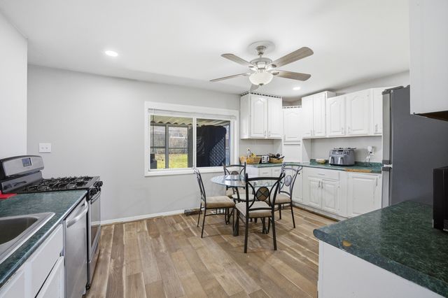 205 Villa Road, Streamwood, IL 60107