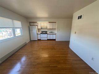 393 Long Beach Rd, Island Park, NY 11558