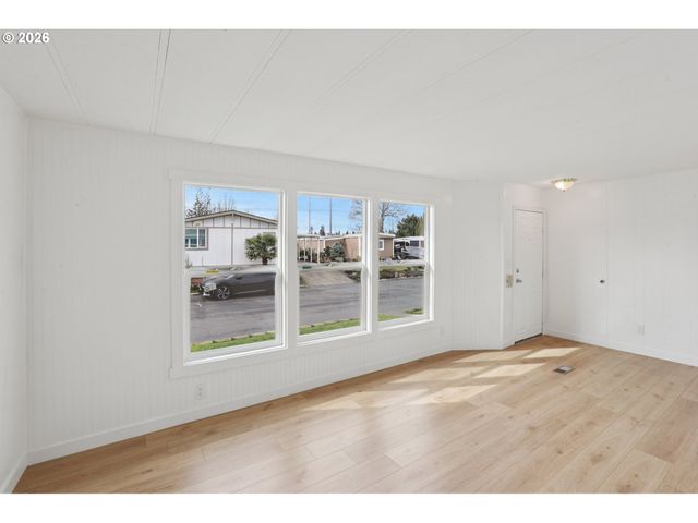 690 Sw LIBERTY BELL Dr, Beaverton, OR 97006