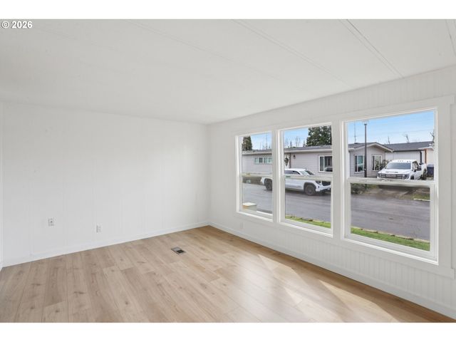 690 Sw LIBERTY BELL Dr, Beaverton, OR 97006