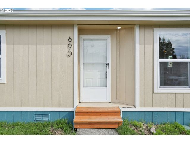 690 Sw LIBERTY BELL Dr, Beaverton, OR 97006