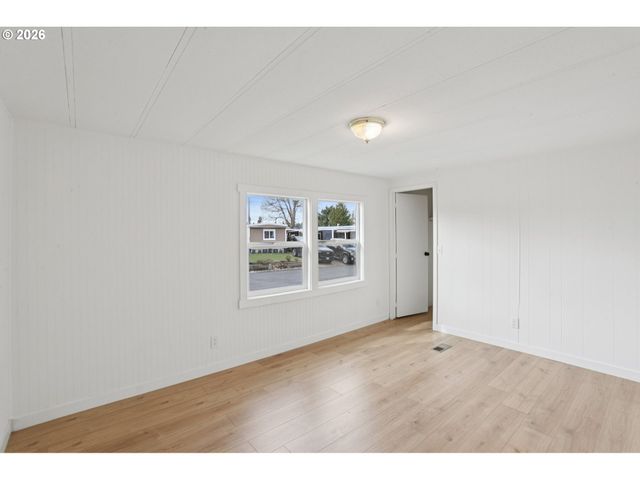 690 Sw LIBERTY BELL Dr, Beaverton, OR 97006