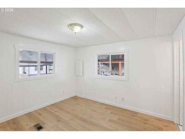 690 Sw LIBERTY BELL Dr, Beaverton, OR 97006