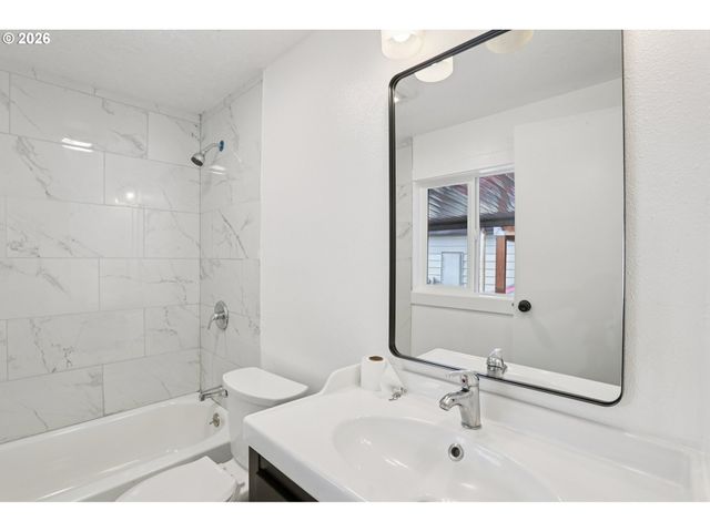 690 Sw LIBERTY BELL Dr, Beaverton, OR 97006