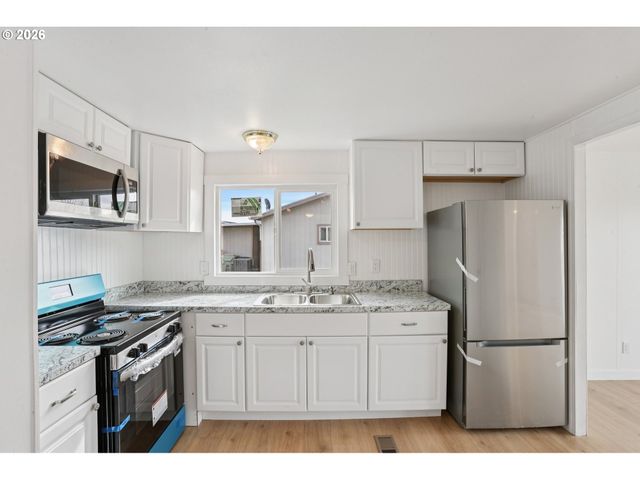 690 Sw LIBERTY BELL Dr, Beaverton, OR 97006