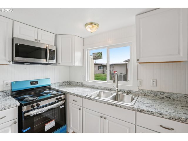 690 Sw LIBERTY BELL Dr, Beaverton, OR 97006