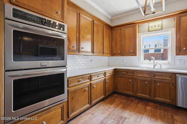 10 Moss Forest Place, Jackson, MS 39211