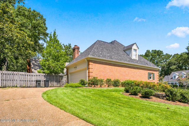 10 Moss Forest Place, Jackson, MS 39211