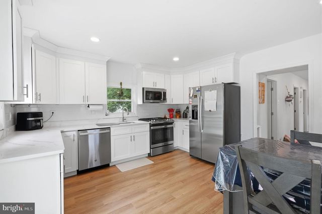 122 W BRANCH AVE, Pine Hill, NJ 08021