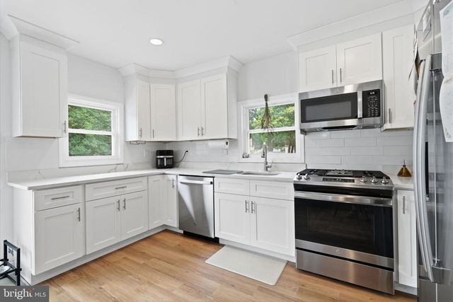 122 W BRANCH AVE, Pine Hill, NJ 08021