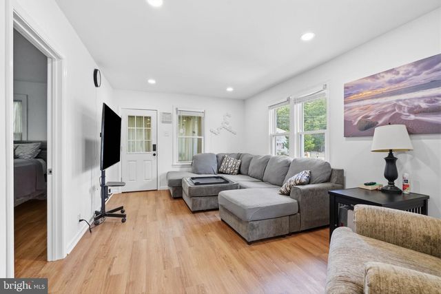 122 W BRANCH AVE, Pine Hill, NJ 08021