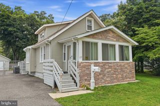 122 W BRANCH AVE, Pine Hill, NJ 08021