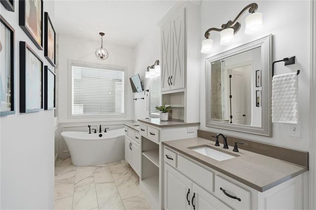 24739 W 92nd Street, Lenexa, KS 66227