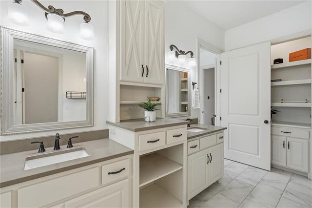 24739 W 92nd Street, Lenexa, KS 66227