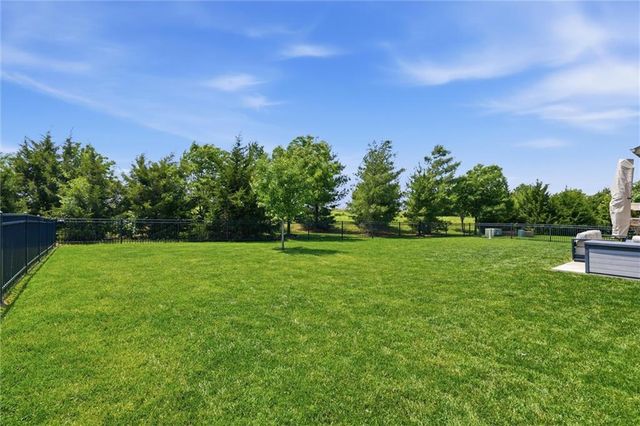 24739 W 92nd Street, Lenexa, KS 66227