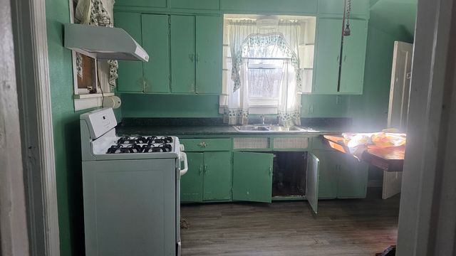 201 N Hinkley Avenue, Rockford, IL 61101