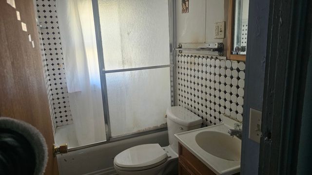 201 N Hinkley Avenue, Rockford, IL 61101