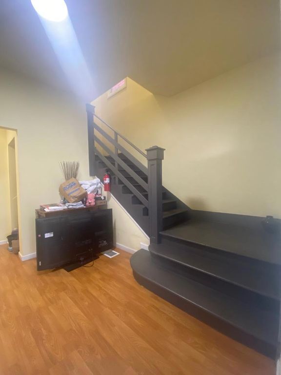 Image 18 of property listing at 621 S 6th Street, San Jose, CA 95112