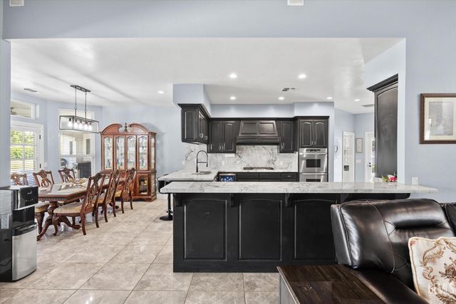 311 Saba Way, Bakersfield, CA 93314
