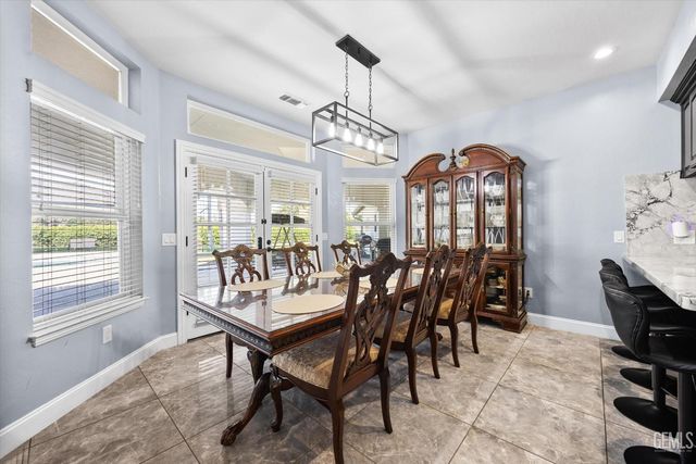 311 Saba Way, Bakersfield, CA 93314