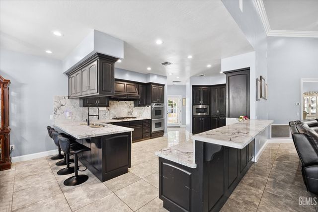 311 Saba Way, Bakersfield, CA 93314