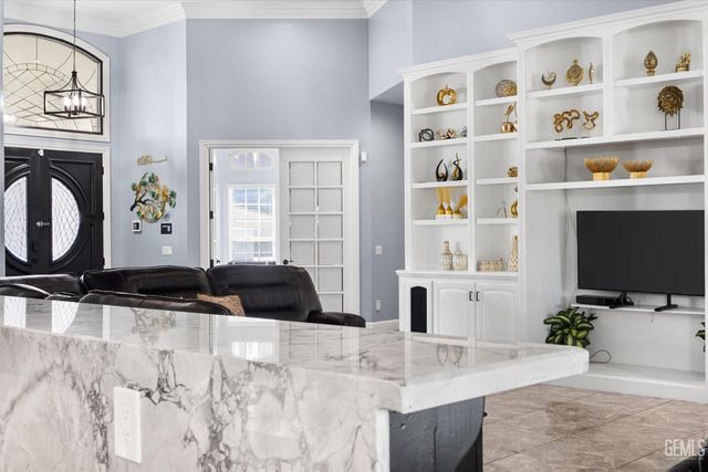 311 Saba Way, Bakersfield, CA 93314