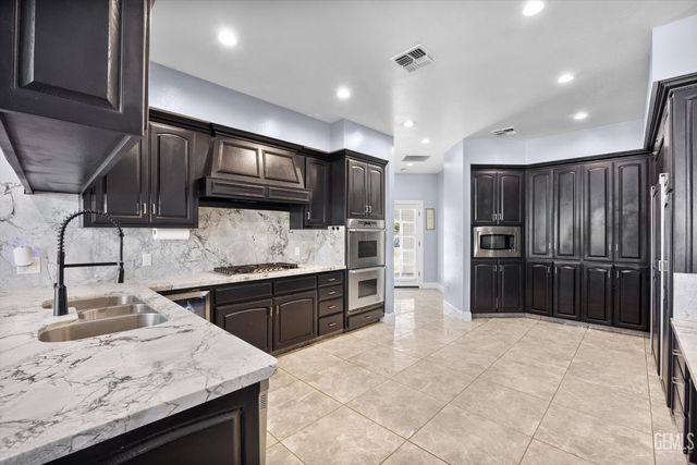 311 Saba Way, Bakersfield, CA 93314
