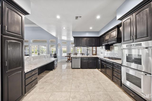 311 Saba Way, Bakersfield, CA 93314